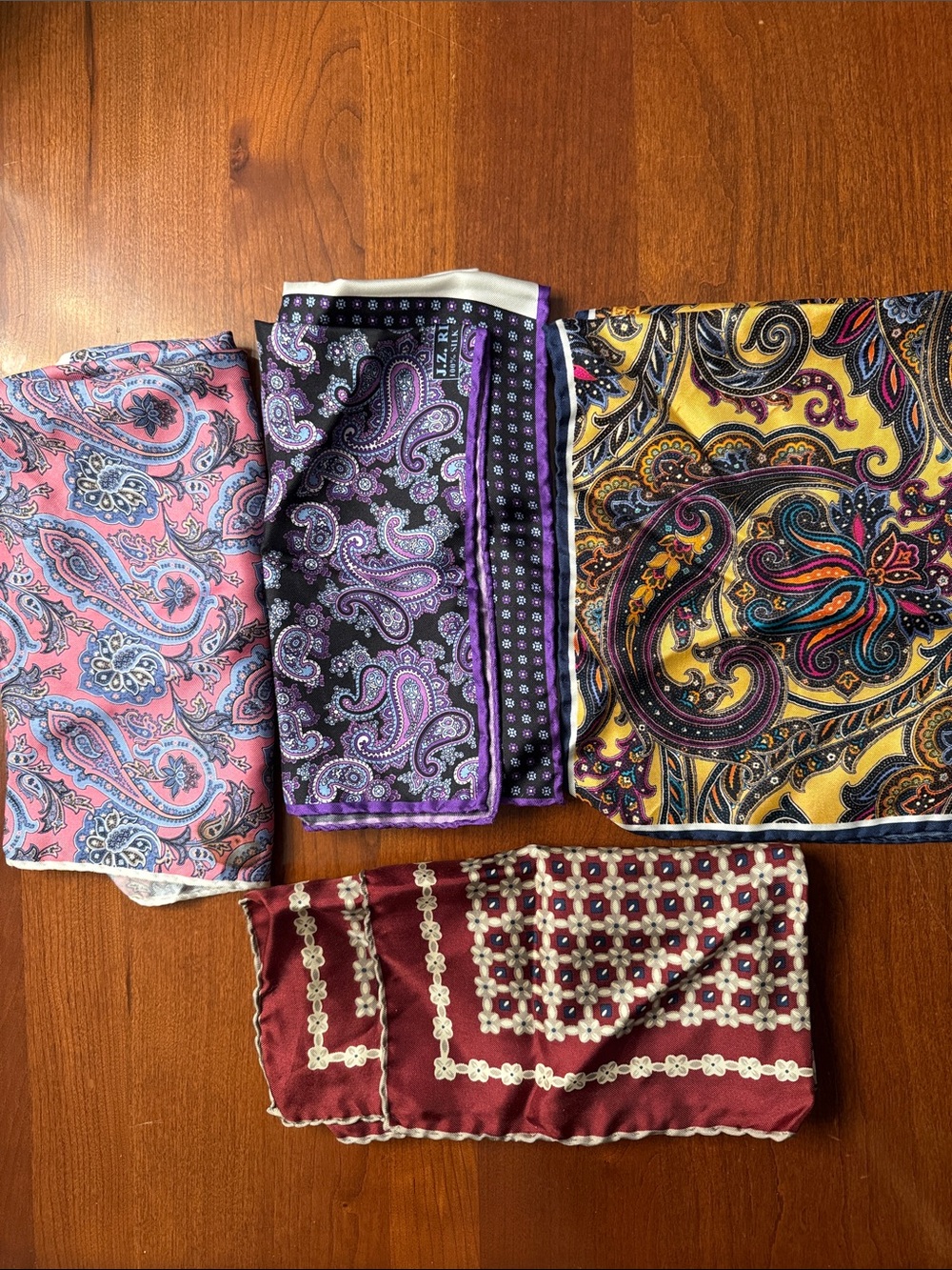LIMITED EDITION J. Z. RICHARDS SILK MADE IN ITALY POCKET SQUARE HANDKERCHIEF